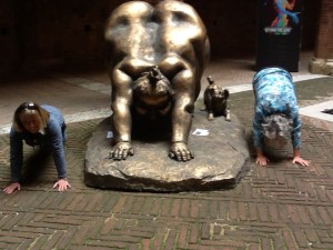 Marilyn and I took advantage of the opportunity to do downward dog while a few interested individuals looked at us curiously! There was a photo contest called 'fat ladies' - didn't enter as I was afraid all that gelato would help me won!!!
